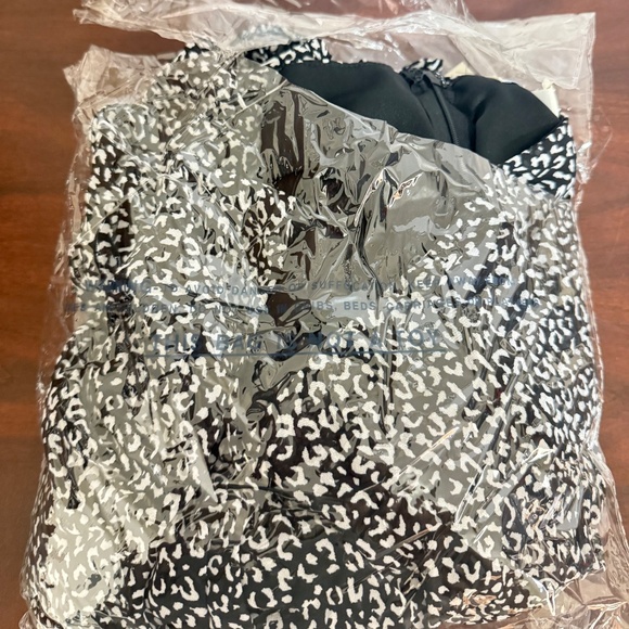 Chic She + Sky Black & White Long Sleeve Romper ~ NWT (SB1372) - Picture 5 of 5